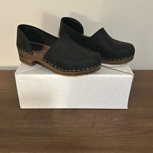 Pre-Owned Women’s Sandgrens Homemade Clogs Black Nubuck Leather Size 38